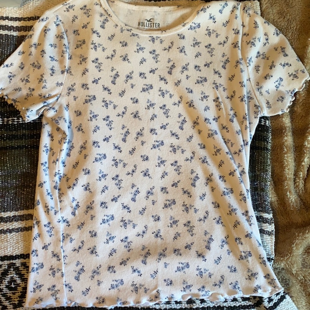 hollister floral t shirt